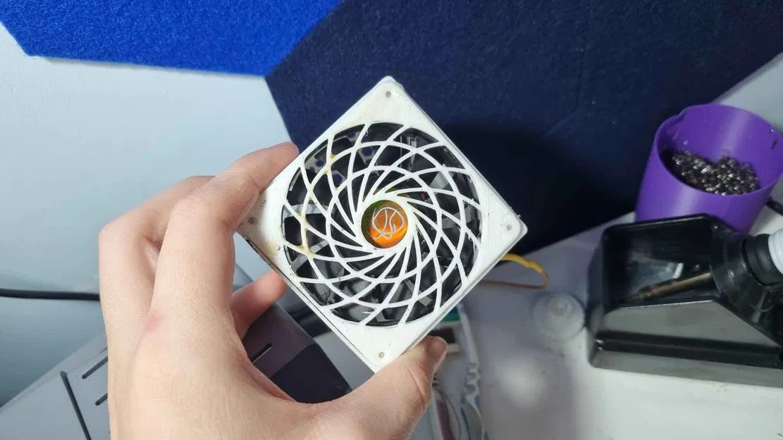 Lưới quạt và vỏ Noctua (Noctua fan grid and case) - Image 1