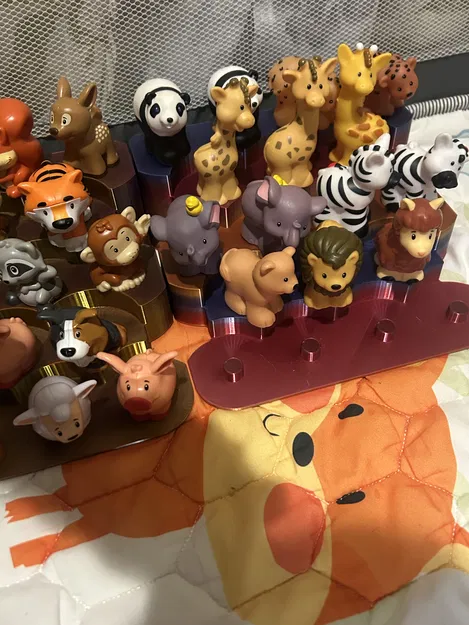 Kệ trưng bày Little People (Little People Display Stand) - Image 1