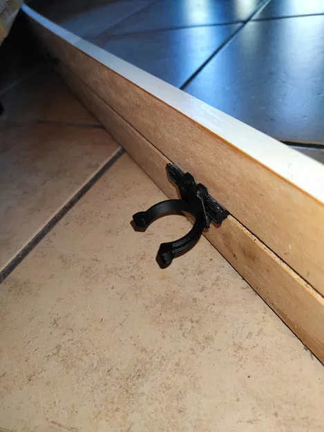 Kẹp chân ốp chân bếp (Kitchen plinth clip) cho chân 29/30 mm - Image 1