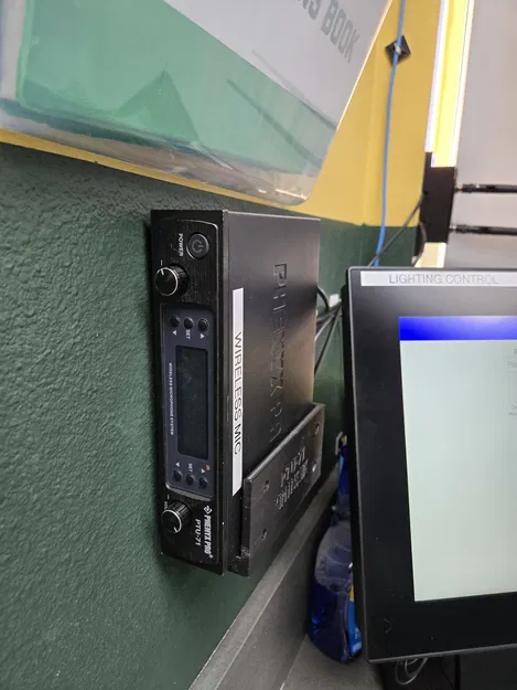 Giá treo tường đế micro không dây PTU-71 - Image 1