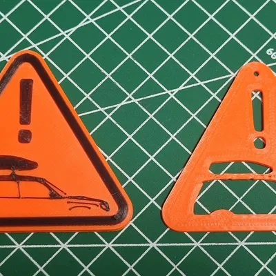 Bảng cảnh báo nhắc xe đang gắn roof box trên nóc