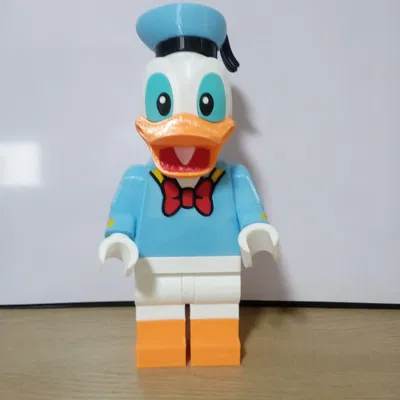 Donald Duck Giant Minifig