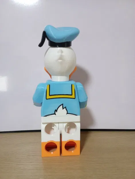 Donald Duck Giant Minifig - Image 4