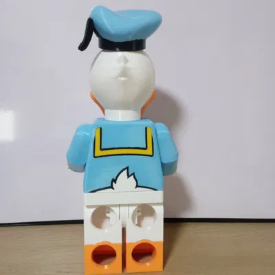 Donald Duck Giant Minifig