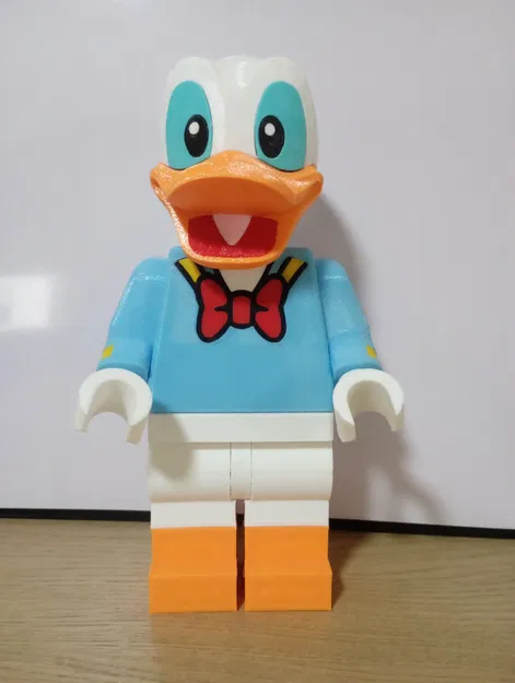 Donald Duck Giant Minifig - Image 5
