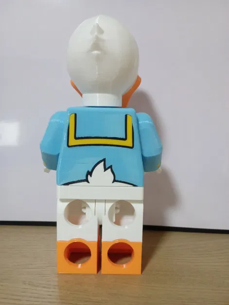 Donald Duck Giant Minifig - Image 8