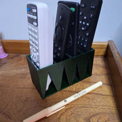 Remote holder x4 – Giá để 4 remote dựng đứng