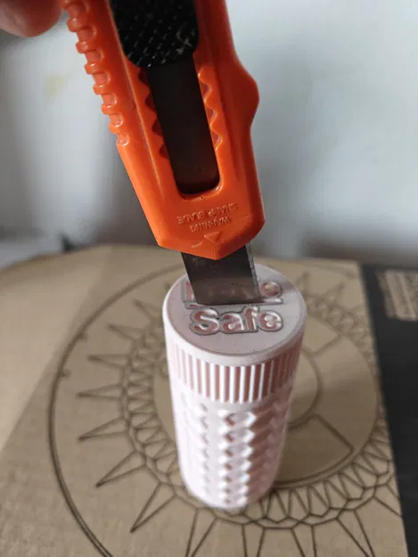 Hộp cất giữ lưỡi dao rọc giấy an toàn - Image 1