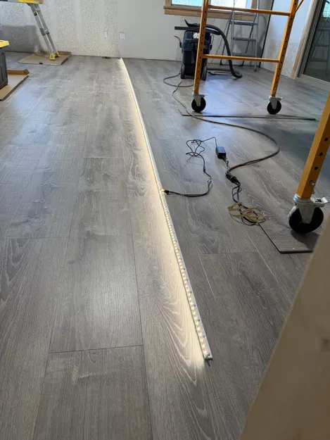 Ngàm gắn LED strip 10mm dạng nghiêng (10mm LED Angled Light Strip Mount) - Image 5