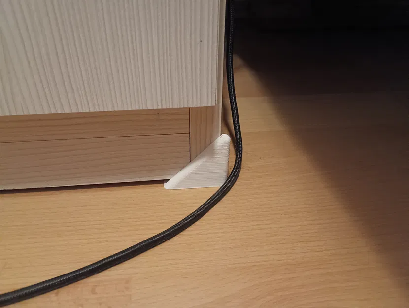 Miếng bảo vệ cáp ở góc tủ (Cabinet corner cable protector) - Image 1