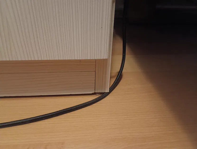 Miếng bảo vệ cáp ở góc tủ (Cabinet corner cable protector) - Image 2