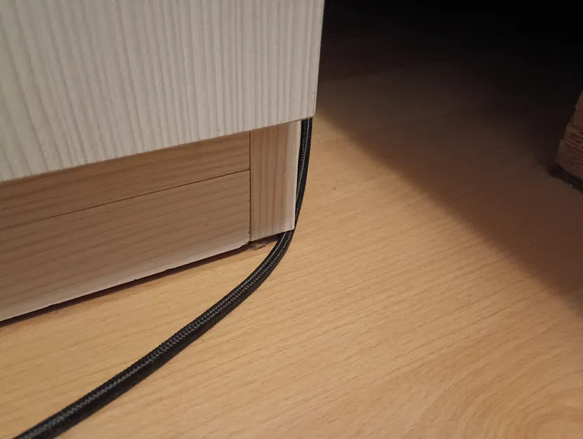 Miếng bảo vệ cáp ở góc tủ (Cabinet corner cable protector) - Image 3