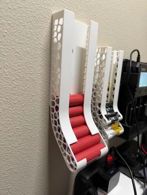 Dispenser pin 18650 Voronoi - Image 1