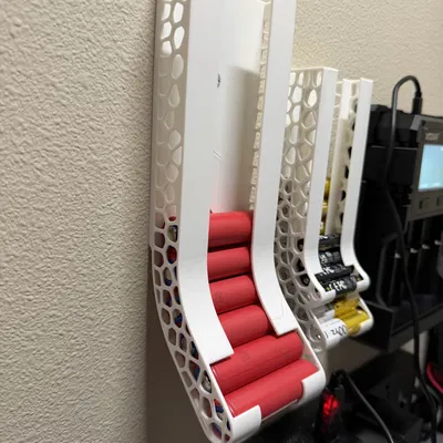 Dispenser pin 18650 Voronoi