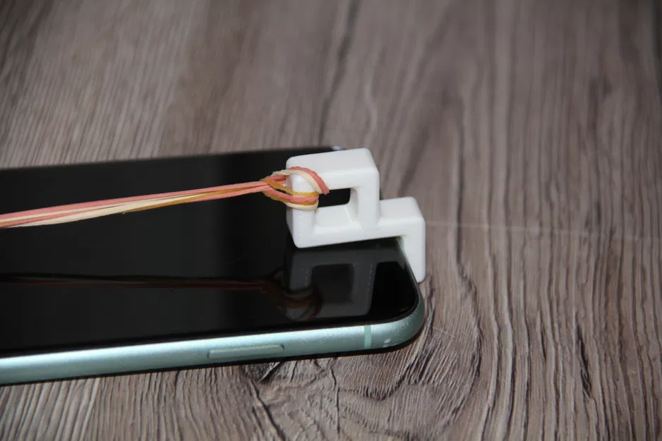 Giá giữ cáp sạc cho iPhone 11 “ngu” của mình - Image 1