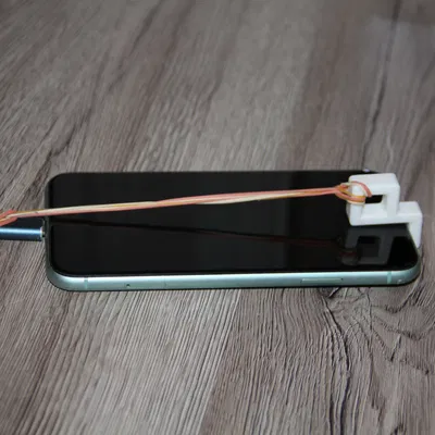 Giá giữ cáp sạc cho iPhone 11 “ngu” của mình