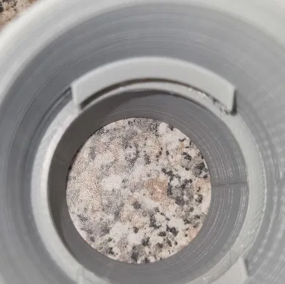 Gần như ai cũng có ống ở nhà: adapter hay rớt xuống đất…