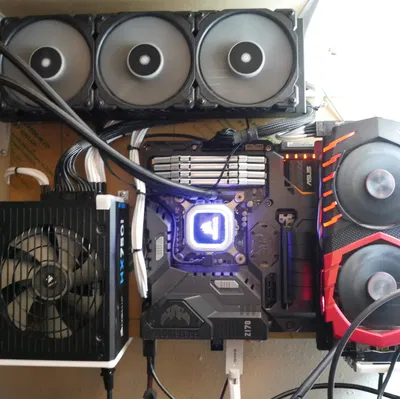 PC tản nhiệt nước gắn tường (Wall Mounted Liquid Cooled PC)