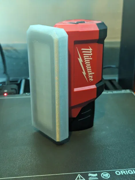 Nắp che bảo vệ cho đèn Milwaukee M12 Rover Flood Light - Image 1