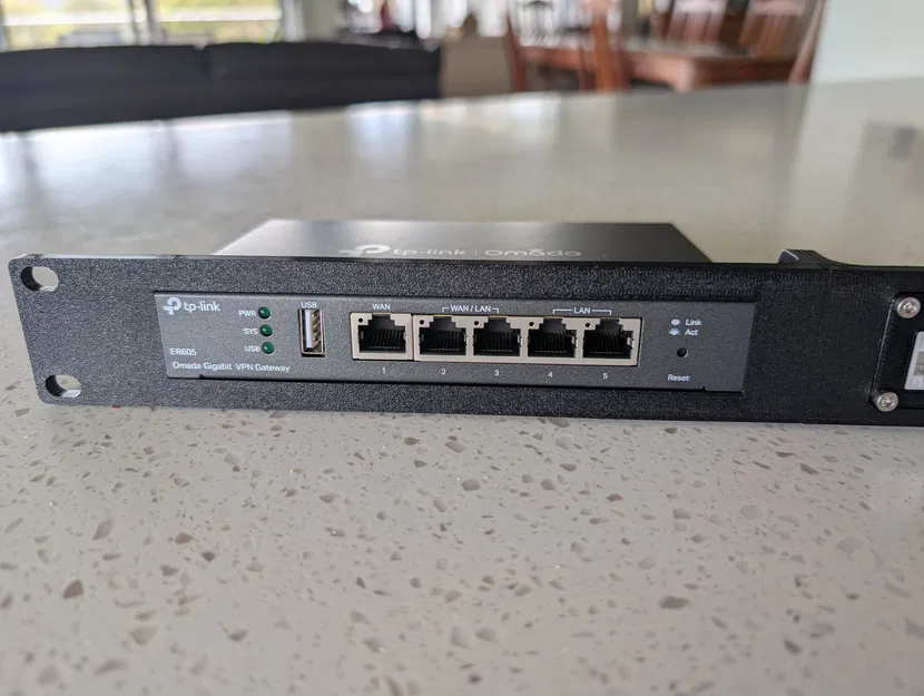 Giá đỡ rack 19" cho TP-Link ER605 + panel keystone 12 cổng - Image 4