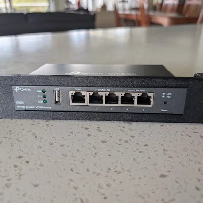 Giá đỡ rack 19" cho TP-Link ER605 + panel keystone 12 cổng