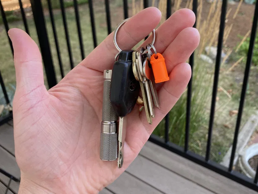 Hộp đựng thuốc mini móc khóa (Tiny keychain pill container) - Image 1