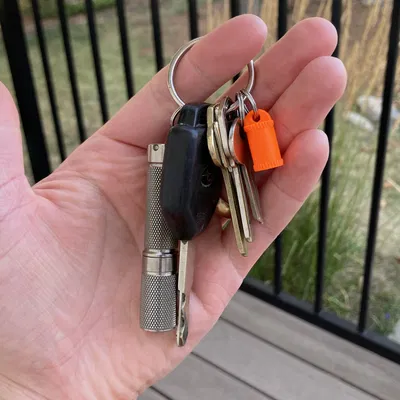 Hộp đựng thuốc mini móc khóa (Tiny keychain pill container)