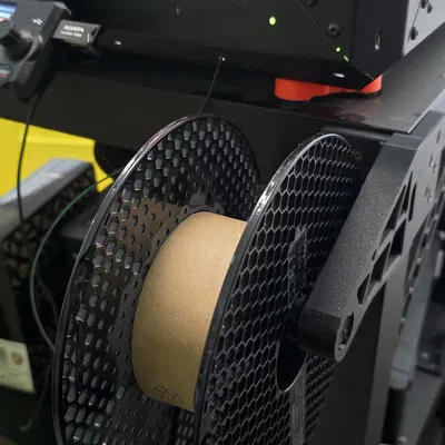 Giá đỡ spool gắn vào chân bàn IKEA LACK