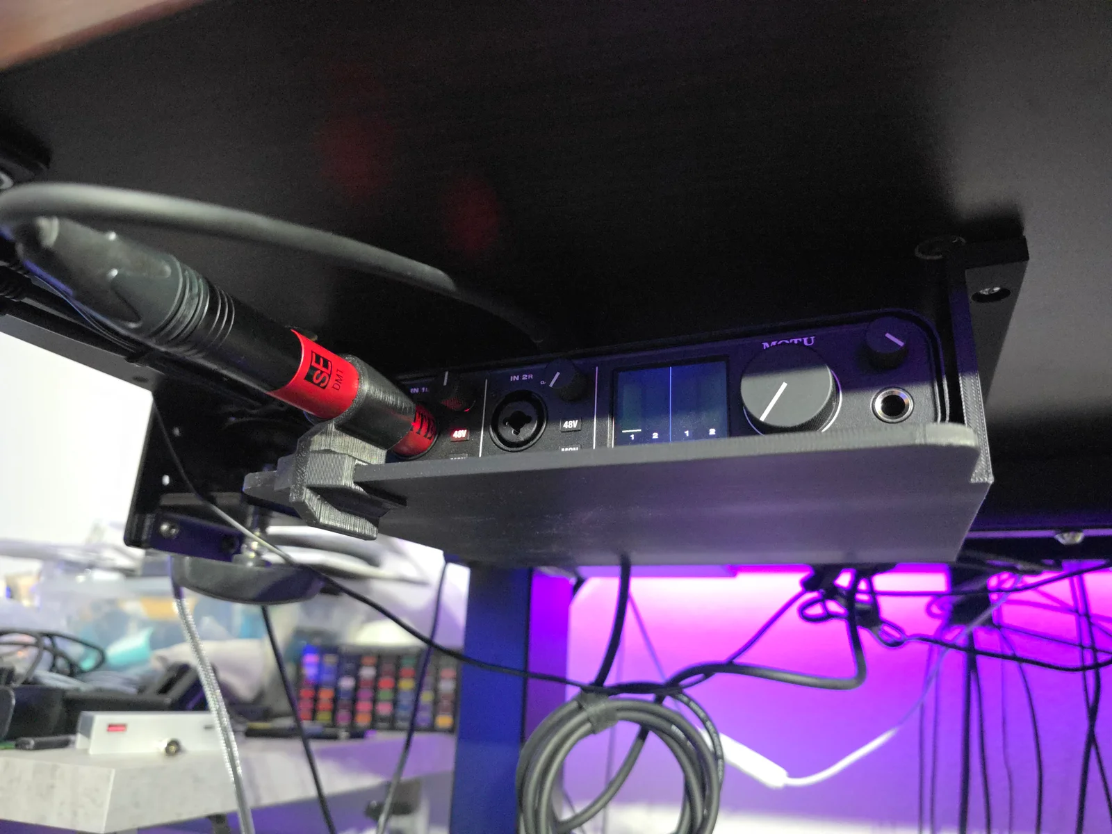 MOTO M2 Under Desktop Mount – Khay gắn dưới bàn cho MOTU M2 1