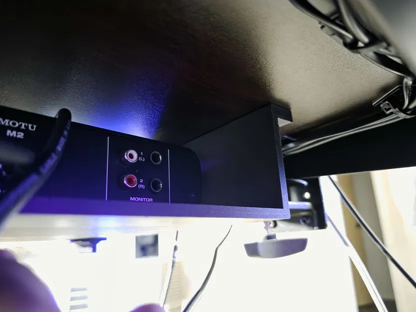 MOTO M2 Under Desktop Mount – Khay gắn dưới bàn cho MOTU M2 - Image 4