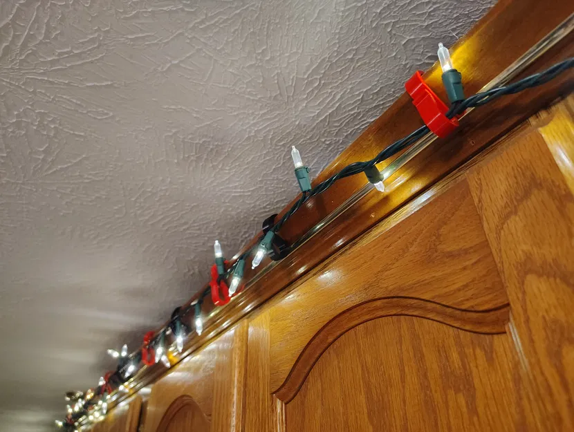 Móc kẹp máng xối/tủ bếp cỡ nhỏ cho đèn Giáng Sinh - Image 1