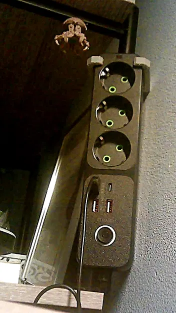 Ngàm treo và giữ ổ cắm điện cho thanh kệ JYSK (keyhole mount + stabilizer) - Image 1