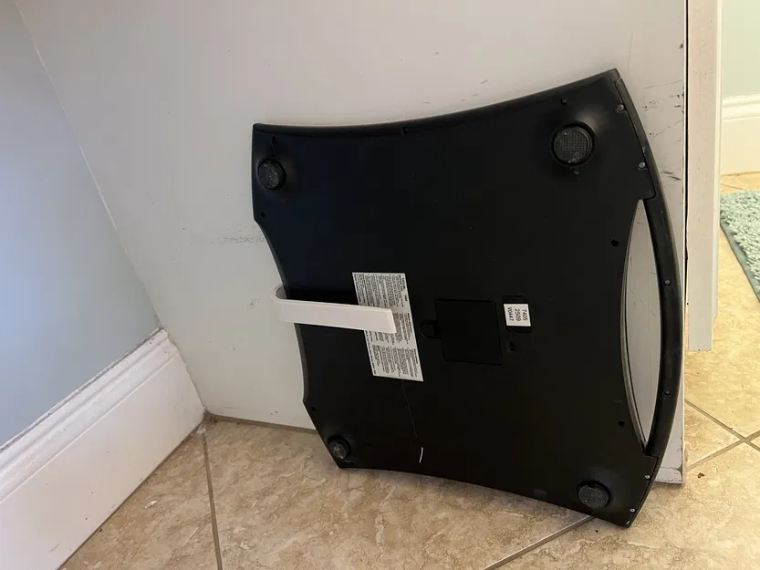 Giá đỡ cân phòng tắm dựng đứng (Vertical bathroom scale stand) - Image 1