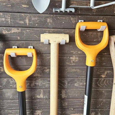 Móc treo tường dụng cụ làm vườn