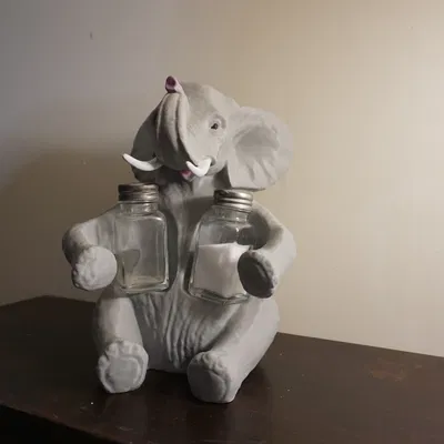 Giá đỡ lọ muối & tiêu hình con voi (Elephant Salt & Pepper Shaker Holder)