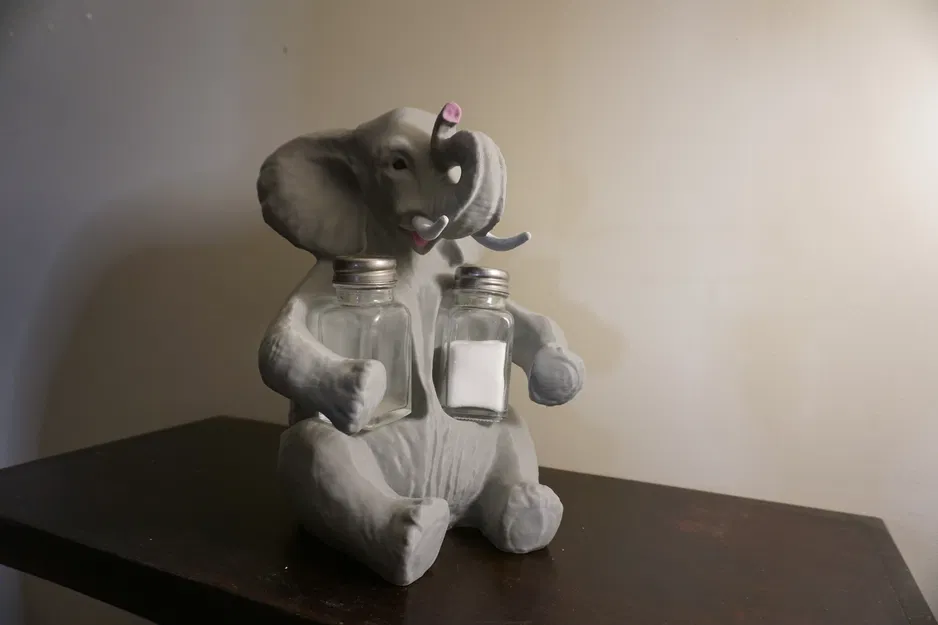 Giá đỡ lọ muối & tiêu hình con voi (Elephant Salt & Pepper Shaker Holder) - Image 7