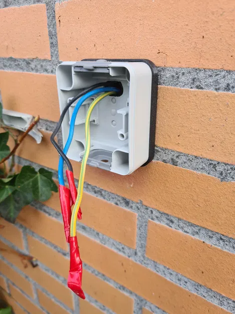 Flushbox và adapter cho ổ cắm tường ngoài trời Merten - Image 2