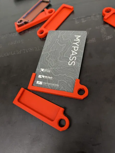 Kẹp dây đeo cho thẻ (Card lanyard clip) - Image 1