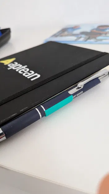 Bookmark kèm chỗ giữ bút - Image 1