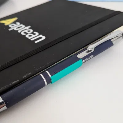 Bookmark kèm chỗ giữ bút