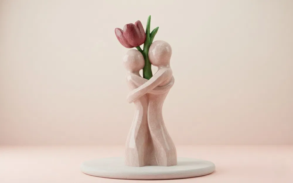 Blooming Love – Tượng Cặp Đôi Ôm Hoa (Couple with Flower Sculpture) - Image 1