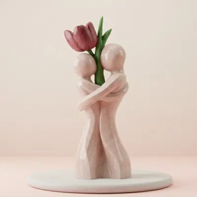Blooming Love – Tượng Cặp Đôi Ôm Hoa (Couple with Flower Sculpture)