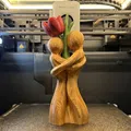 Blooming Love – Tượng Cặp Đôi Ôm Hoa (Couple with Flower Sculpture) - Thumbnail 2