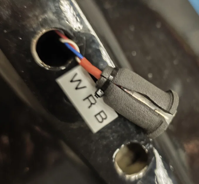 Nút giữ đầu nối servo đuôi cho thân Odyssey (Odyssey Fuselage Tail Surfaces Servo Connector Holding Plug) - Image 3