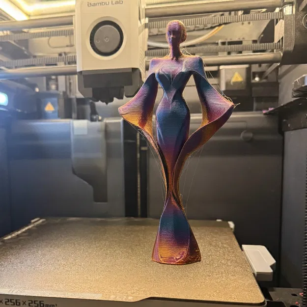 Quý Cô Thanh Lịch – Tượng Nữ Trừu Tượng (The Lady of Elegance) - Image 2