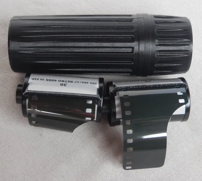 Hộp nắp vặn cho 2 film 135 (Kleinbild) – Screw top container for 2 cartridges - Image 1