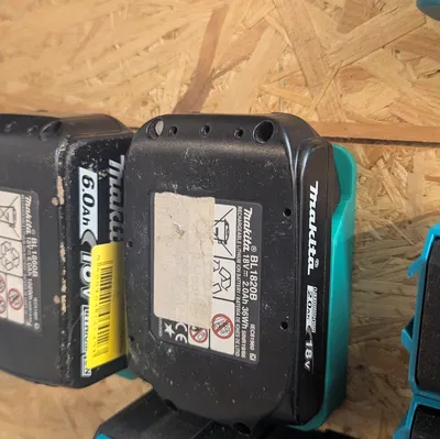 Giá treo pin Makita 18V bắt vít