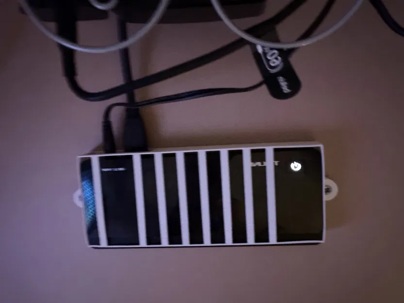 Giá đỡ lắp đặt cho Hub USB 3.0 TP-Link UH700 - Image 1