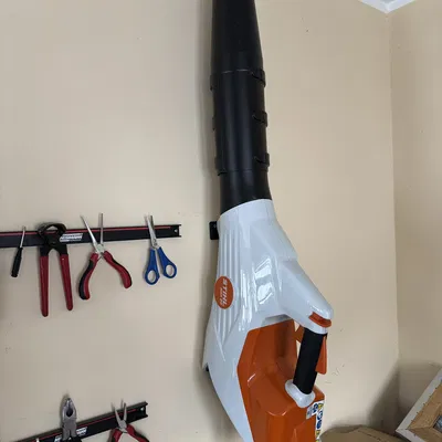 Móc treo tường cho Stihl BGA 86 (máy thổi lá chạy pin)