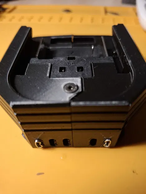 Giá đỡ pin Makita sang Kärcher có hốc khóa (locking recess) - Image 3